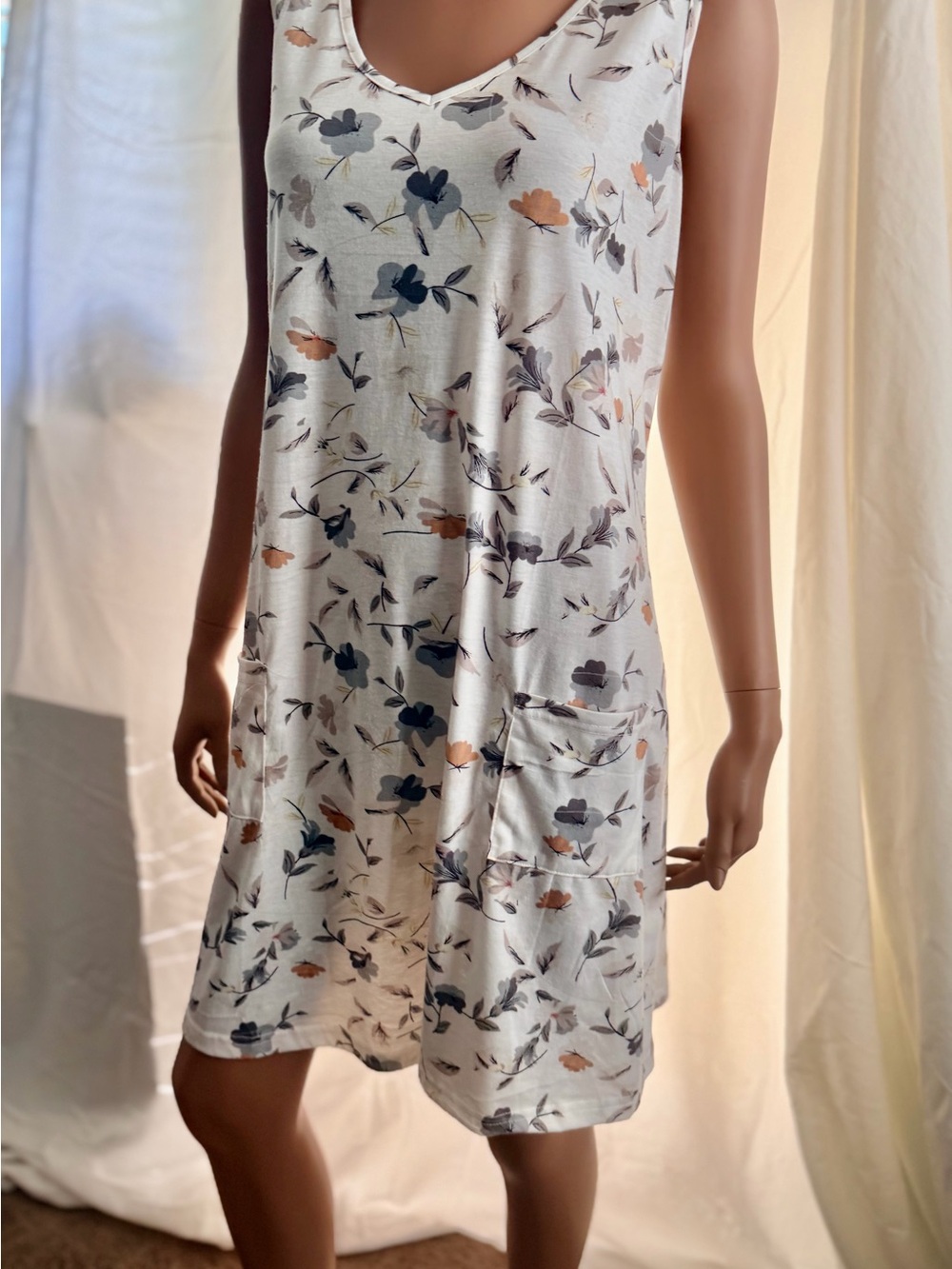 Sleeveless Floral Pocket Shift Dress in Ivory